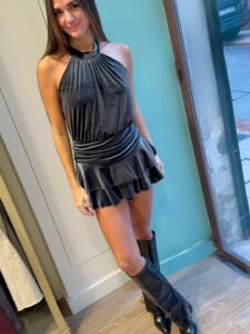 Vestido corto color gris oscuro